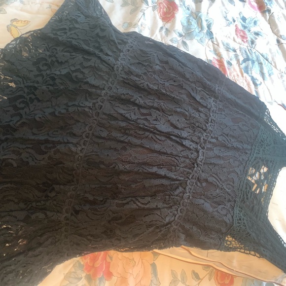 Black lace dress - Picture 4 of 4